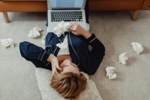 Hybrid work burnout persists despite flexibility - need for unified life strategy